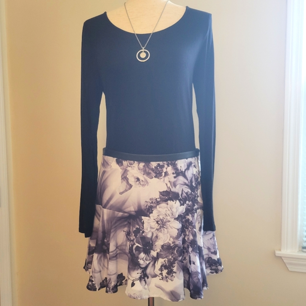 Express floral mini skirt - size 6